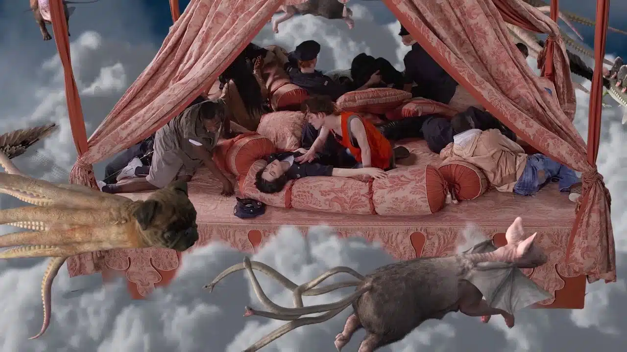 Obra do AES+F na Bienal de Curitiba