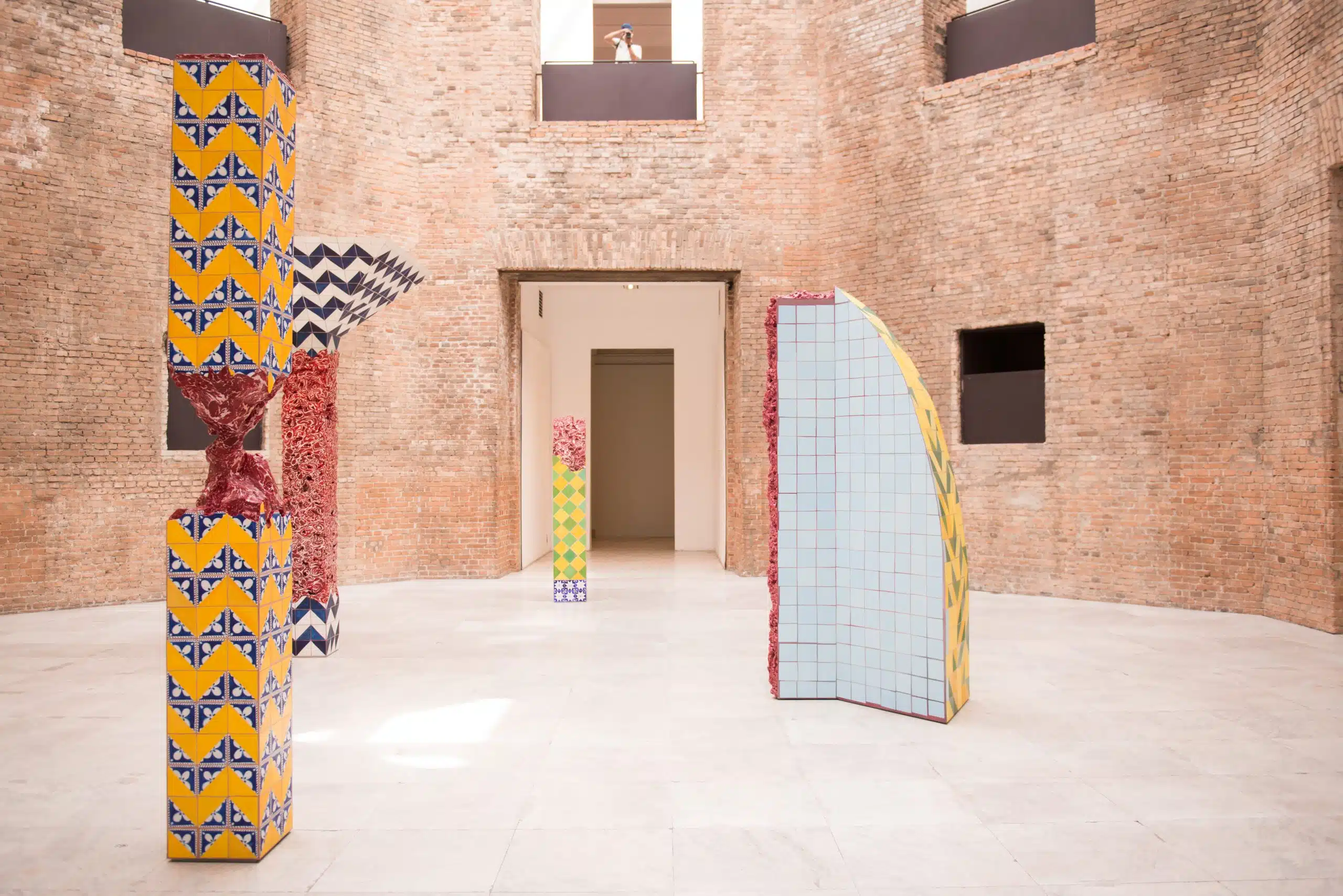 "Suturas Fissuras Ruínas" de Adriana Varejão na Pina Luz para Pinacoteca de São Paulo