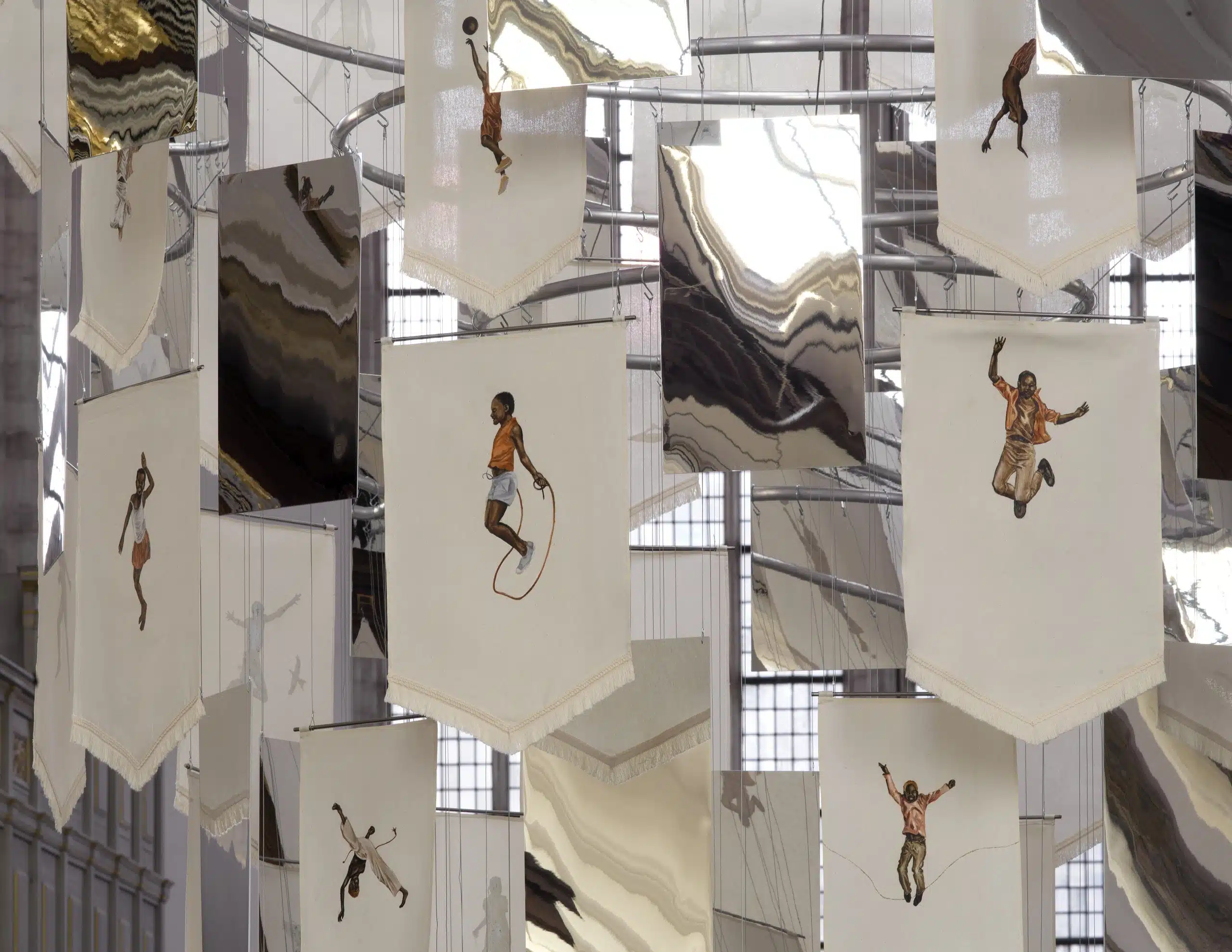 Instalação de Antônio Obá na Oude Kerk, em Amsterdã. (Crédito: Gert Jan van Rooij)