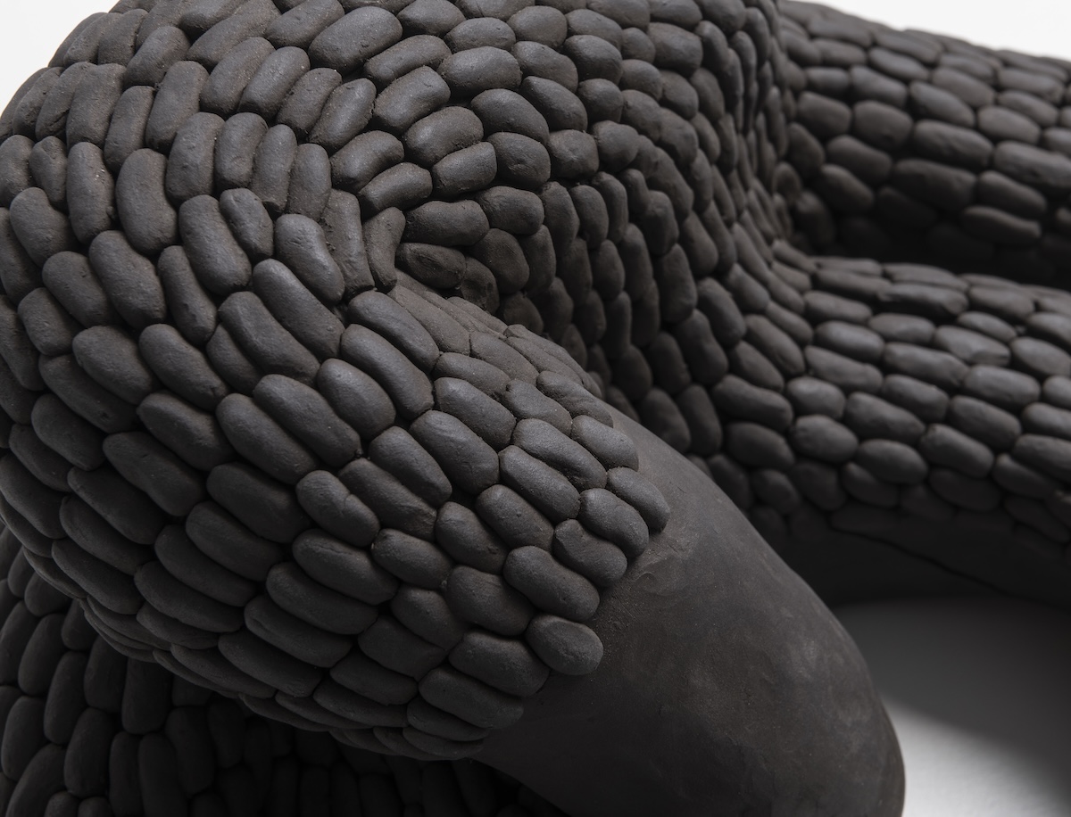 Detalhe de obra de Maria Alice Salgado em exposição na Sardenberg.