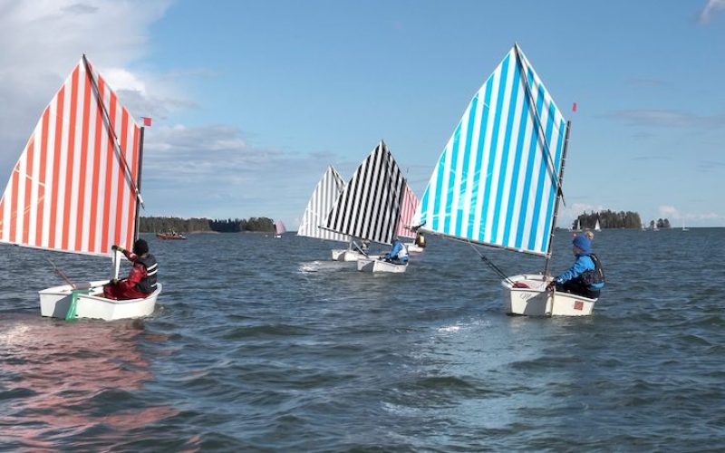 Daniel Buren, "Voile/Toile – Toile/Voile (Vela/Tela – Tela/Vela)" Divulgação.