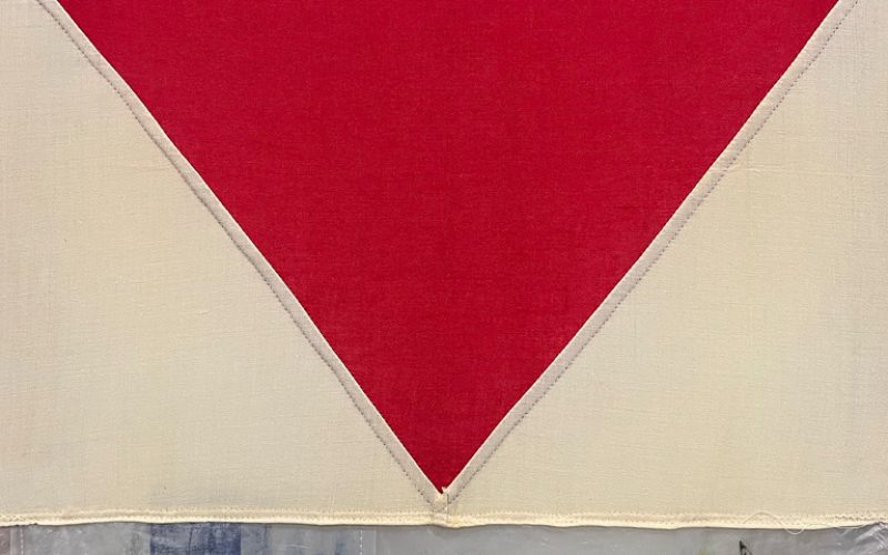 marina IV (detalhe) [detail], 2024 . bandeiras e sacos de gelo [flags and ice bags] . 120 x 60 cm . Cortesia [Courtesy]_ Casa Triângulo, São Paulo (2)