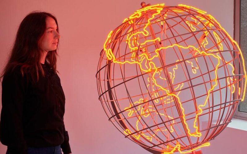 ‘Hot Spot (stand)', 2018 by Mona Hatoum, Encounters - Giacometti x Mona Hatoum Installation view, Level 2 Gallery © Jo Underhill, Barbican Art Gallery (2) (1) (1) (1)